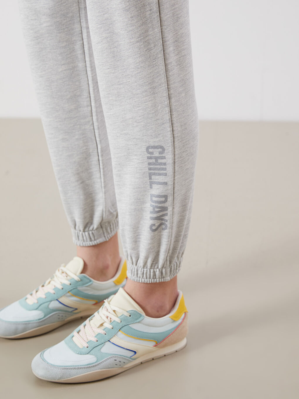 LCWAIKIKI Classic Elasticated Waist Printed Women's Jogger Sweatpants -S5GS36Z8-CT3