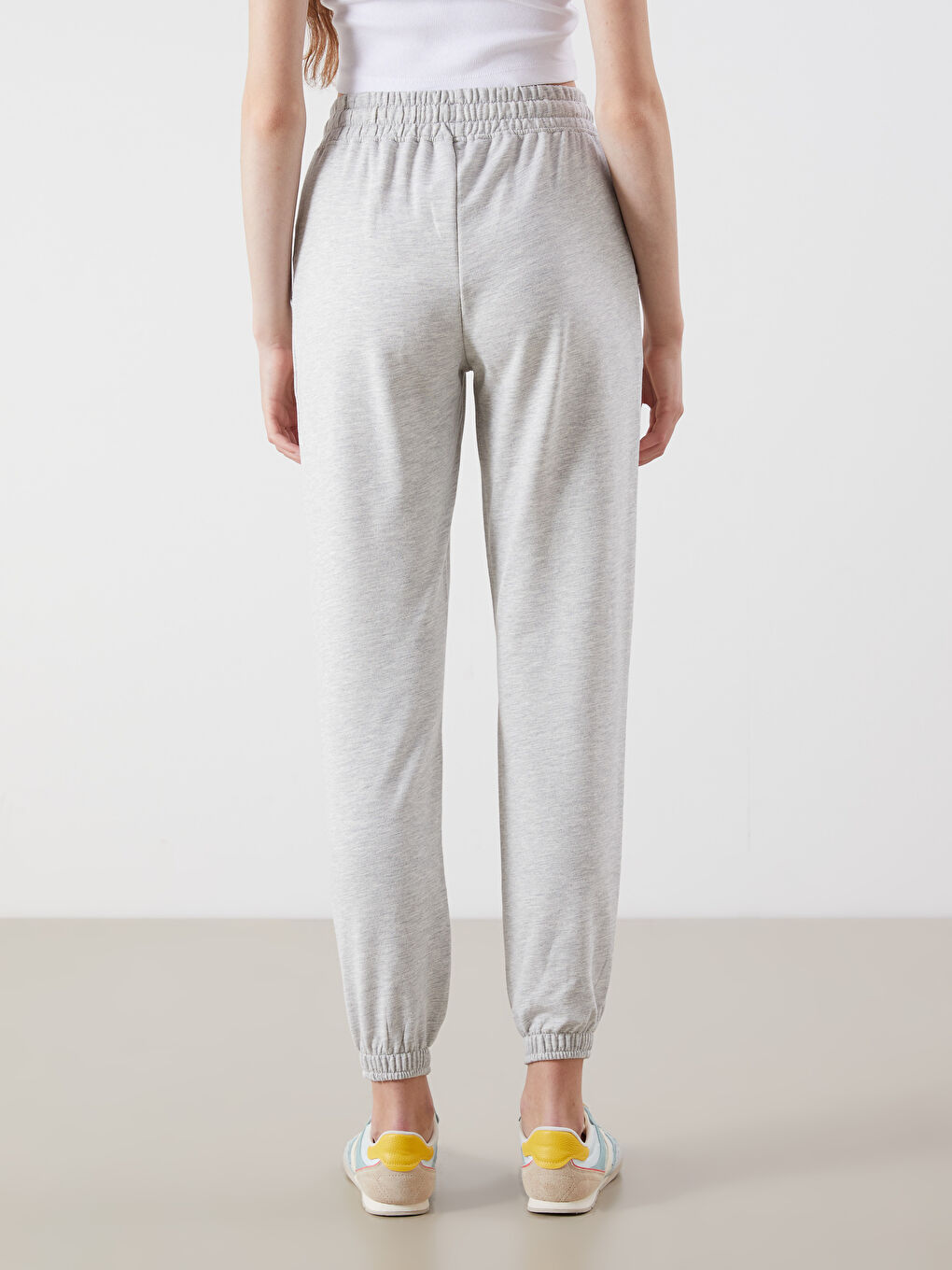LCWAIKIKI Classic Elasticated Waist Printed Women's Jogger Sweatpants -S5GS36Z8-CT3
