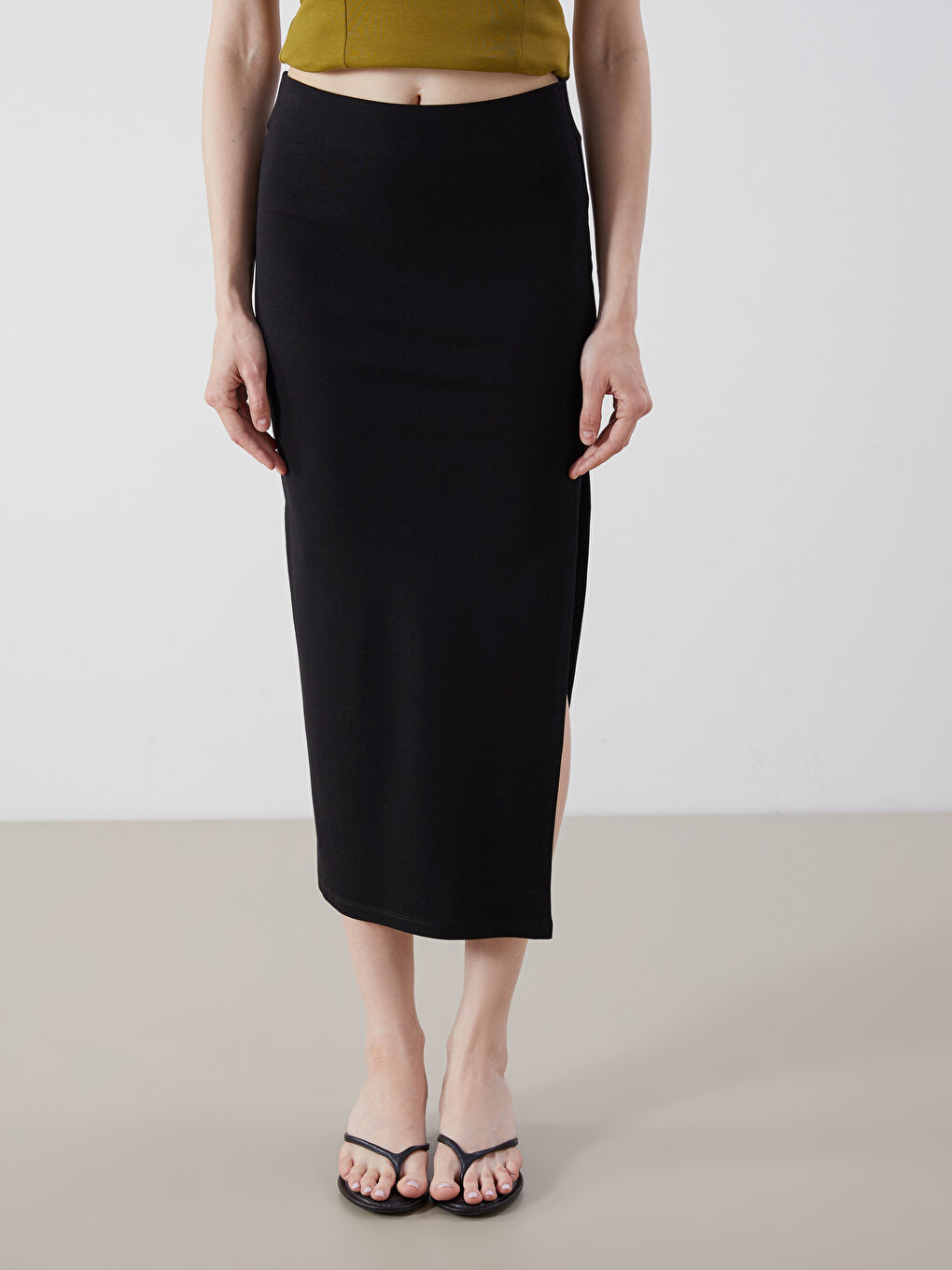 Siyah Beli Lastikli Kadın Etek-1