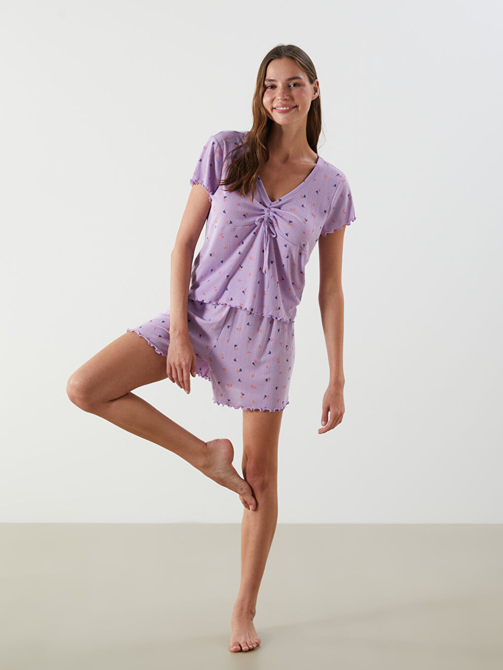 LCW DREAM Lila V Yaka Çiçekli Kadın Şortlu Pijama Takımı