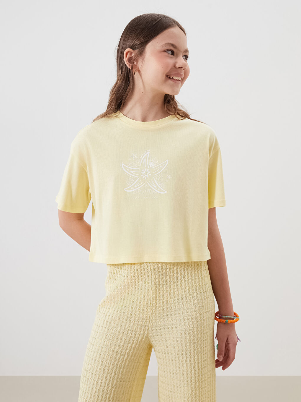 LC Waikiki Crew Neck Printed Girls' Crop T-Shirt -S5GS83Z4-TDB