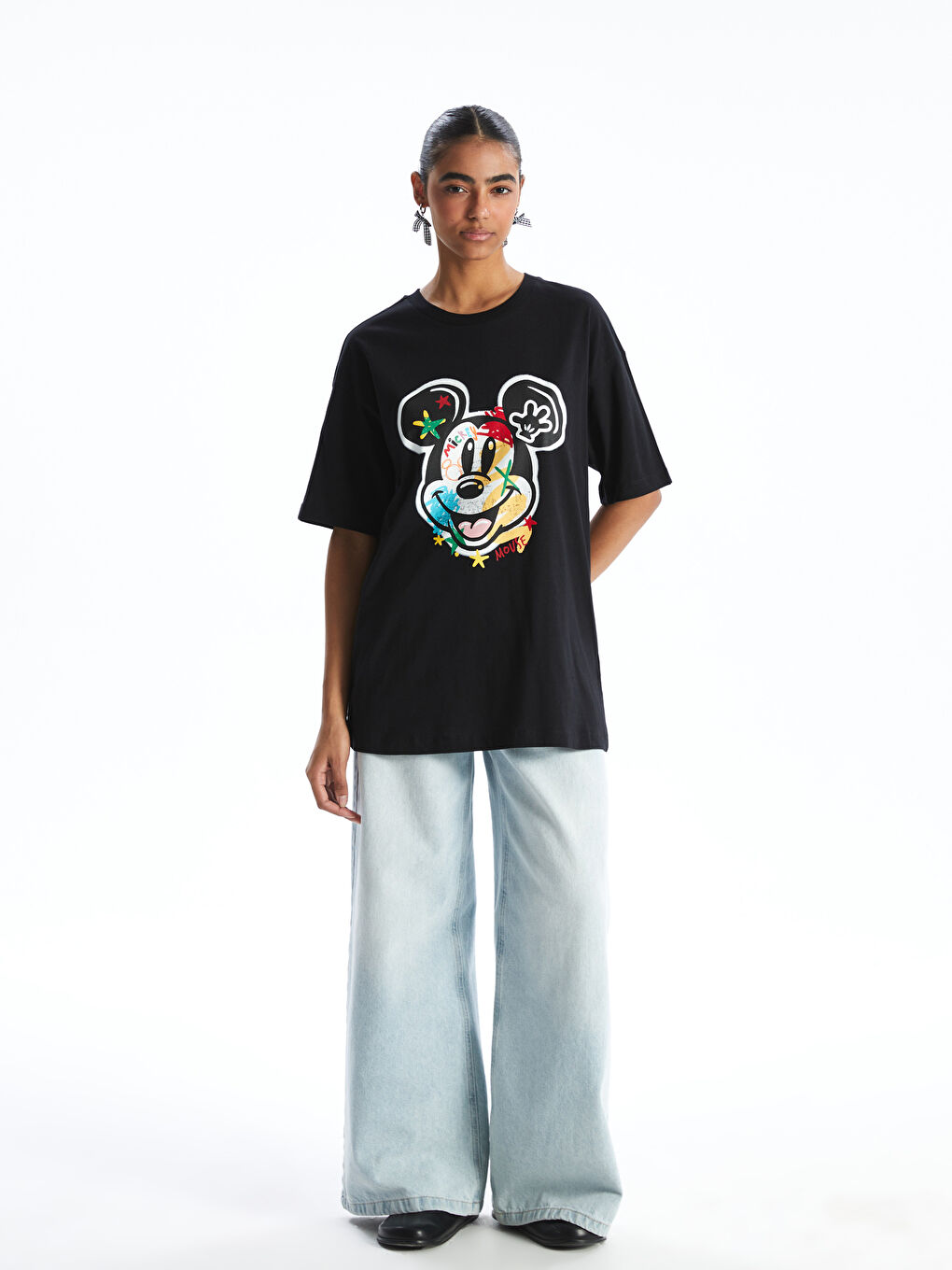 Siyah Bisiklet Yaka Mickey Mouse Baskılı Kadın Tişört-1