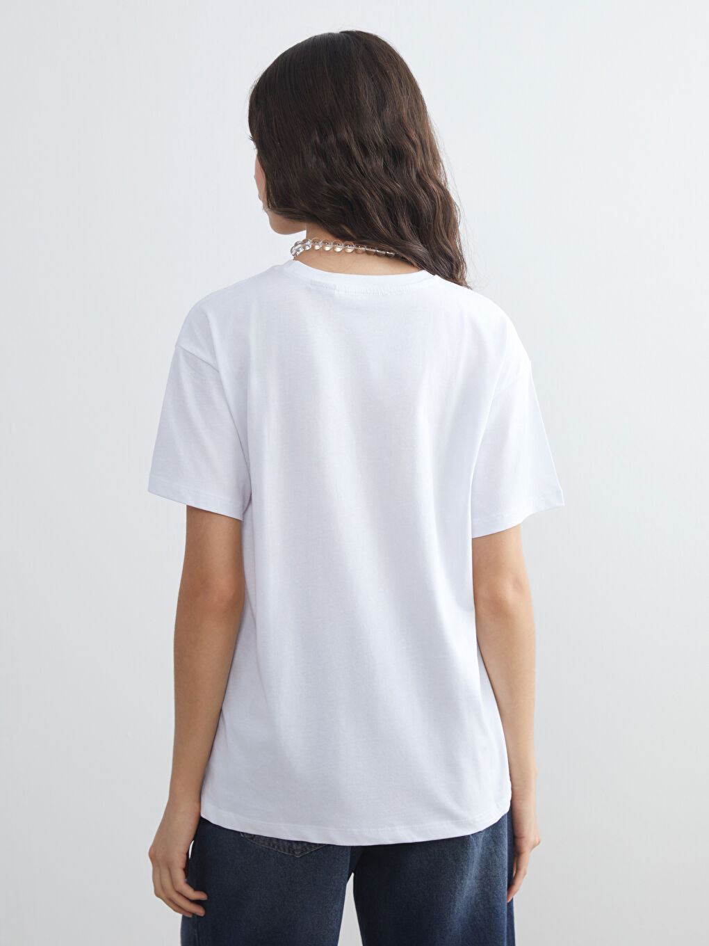 Beyaz Bisiklet Yaka Mickey ve Minnie Mouse Baskılı Kadın Tişört-3