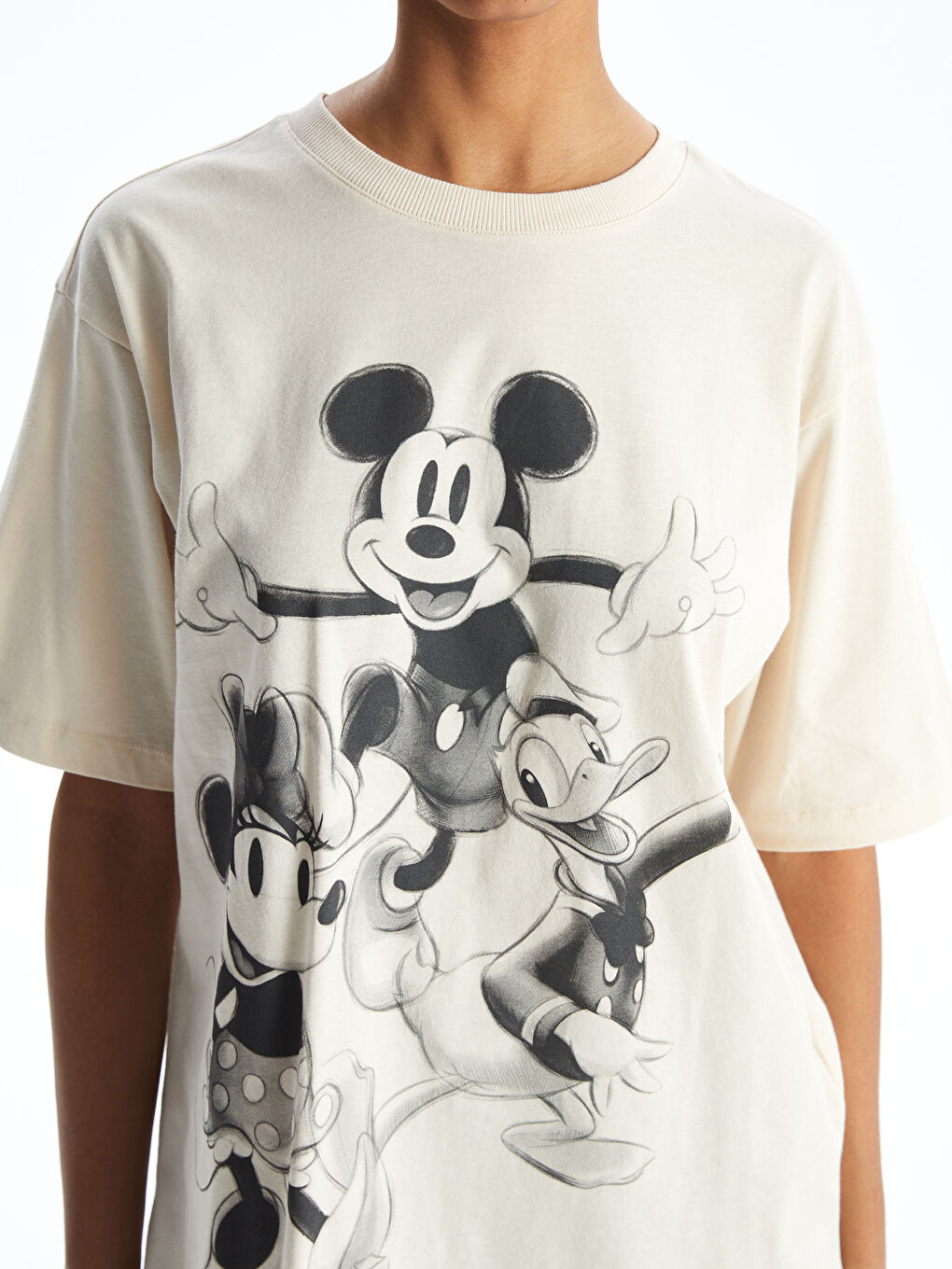 Bej Bisiklet Yaka Mickey ve Arkadaşları Baskılı Kadın Tişört-2