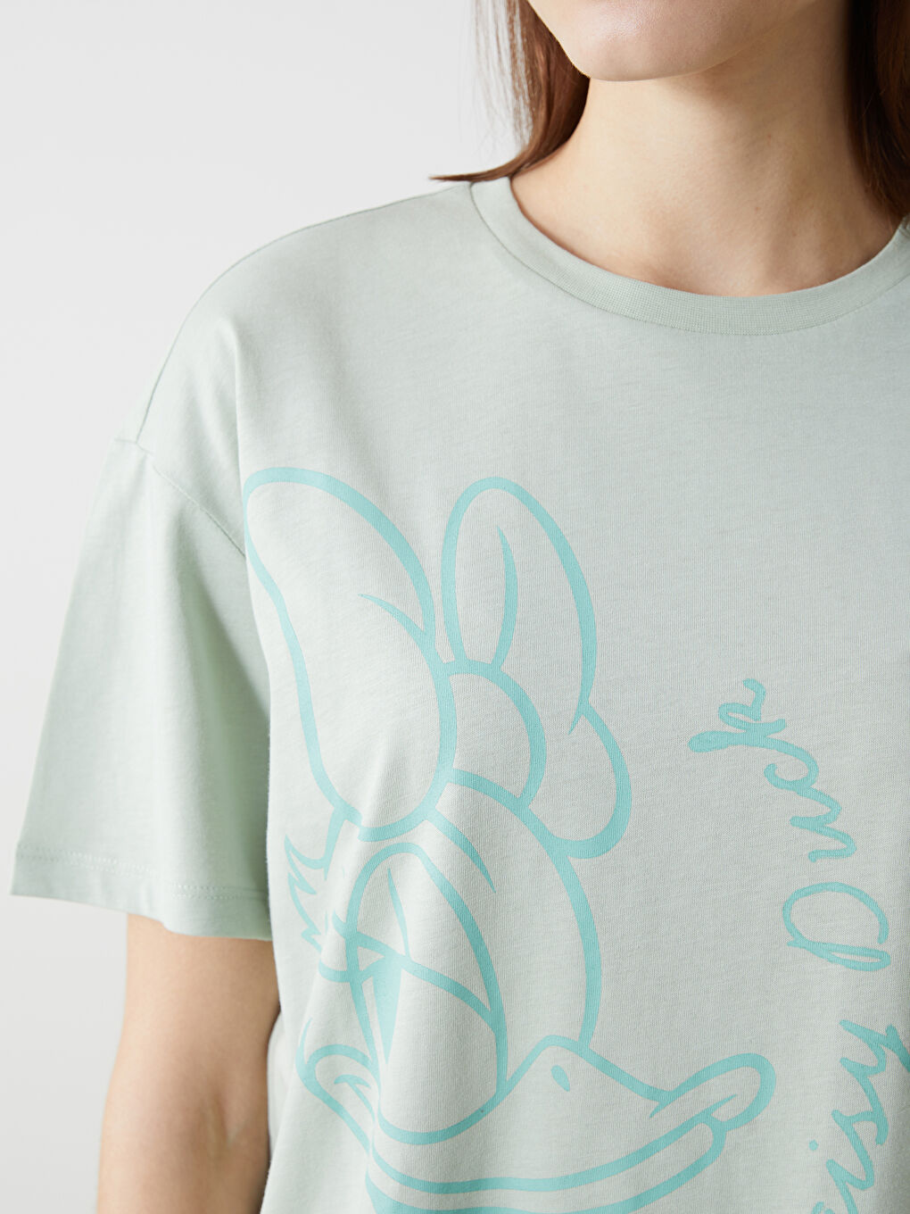 Yeşil Bisiklet Yaka Daisy Duck Baskılı Kadın Tişört-2