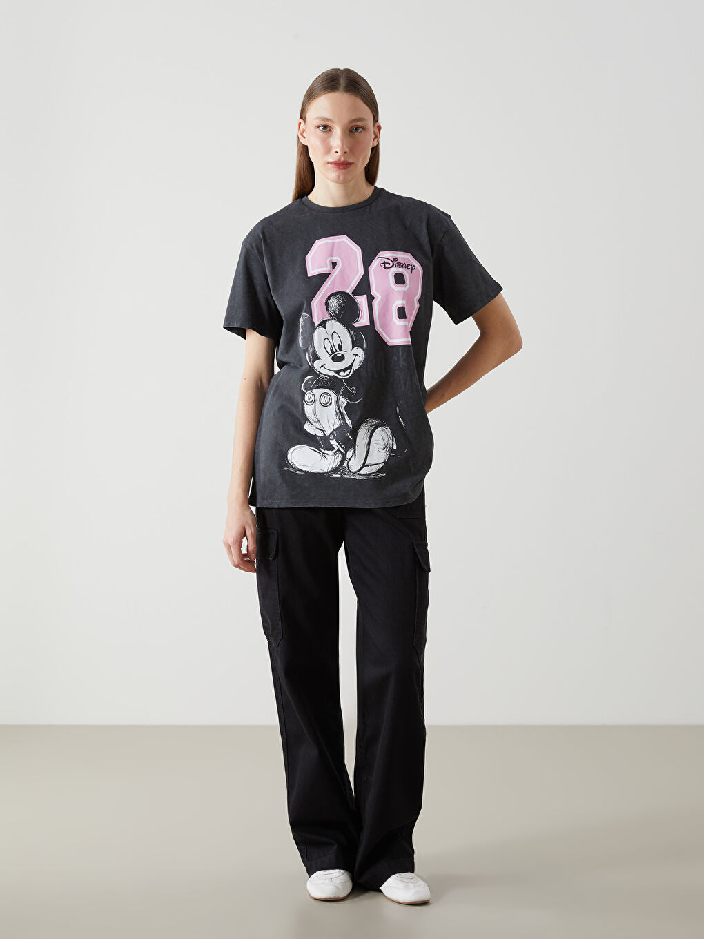Antrasit Bisiklet Yaka Mickey Mouse Baskılı Kadın Tişört-1