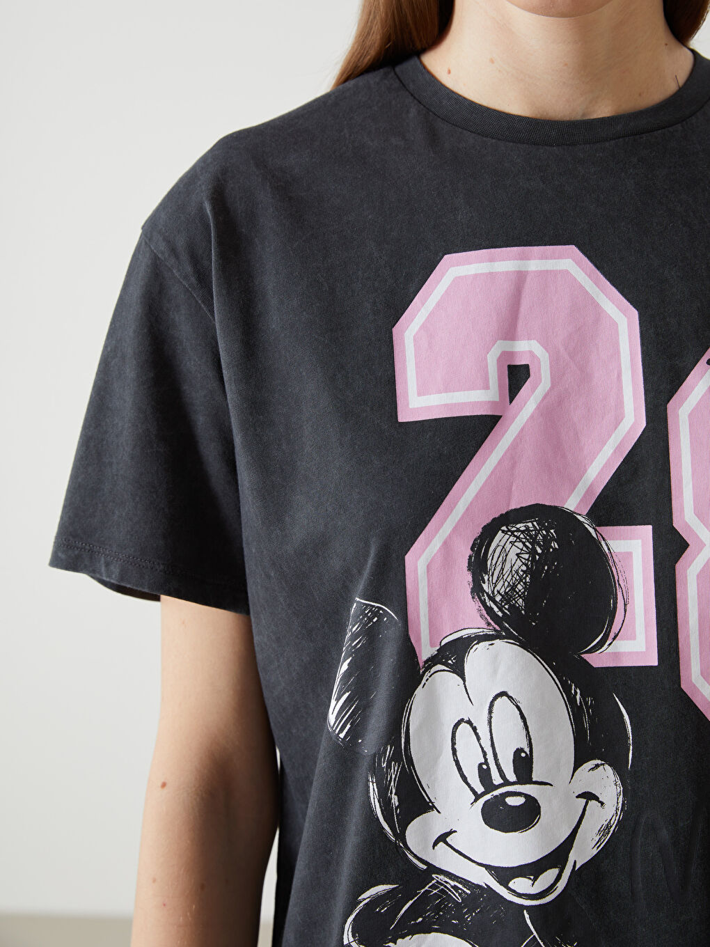 Antrasit Bisiklet Yaka Mickey Mouse Baskılı Kadın Tişört-2