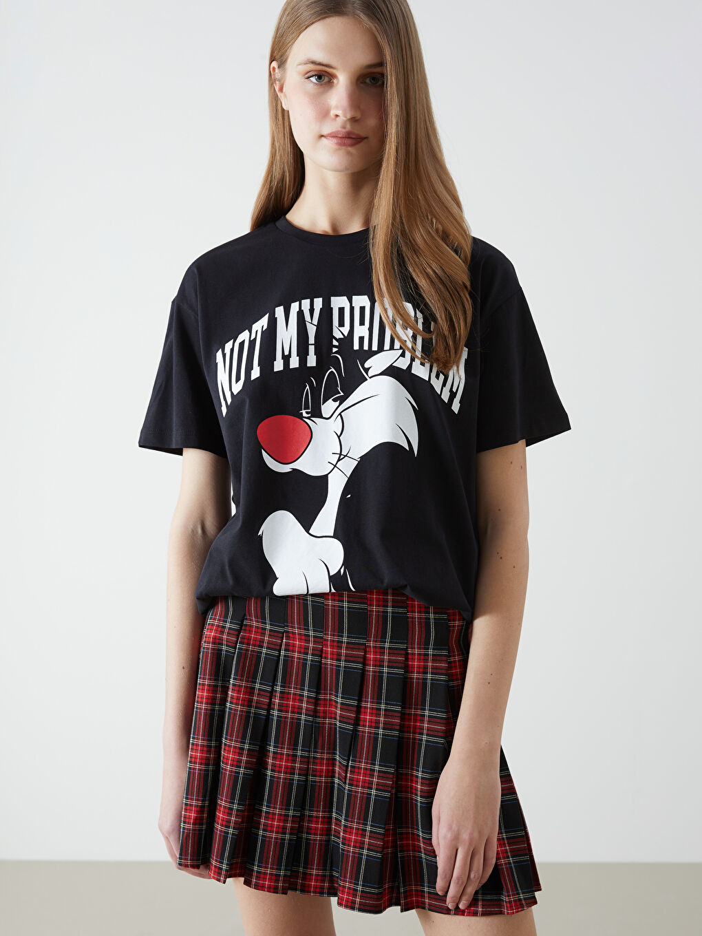 Siyah Bisiklet Yaka Sylvester Baskılı Kadın Tişört