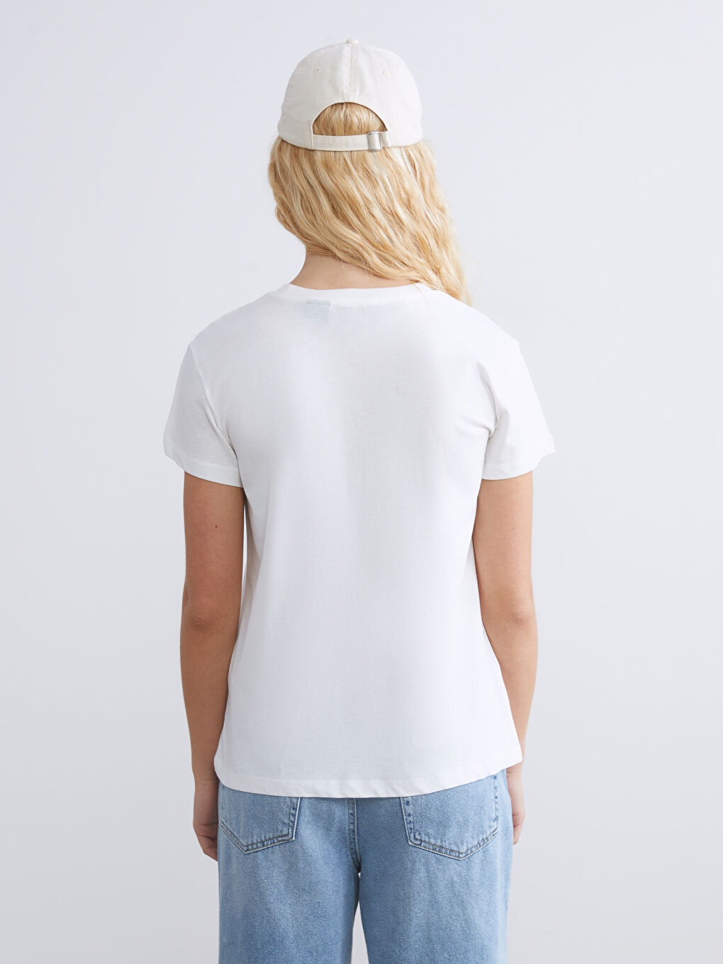 Ekru Bisiklet Yaka Mickey ve Arkadaşları Baskılı Kadın Tişört-3