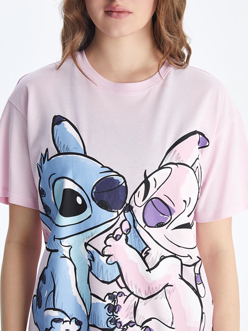 Pembe Bisiklet Yaka Lilo & Stitch Baskılı Kadın Tişört-2