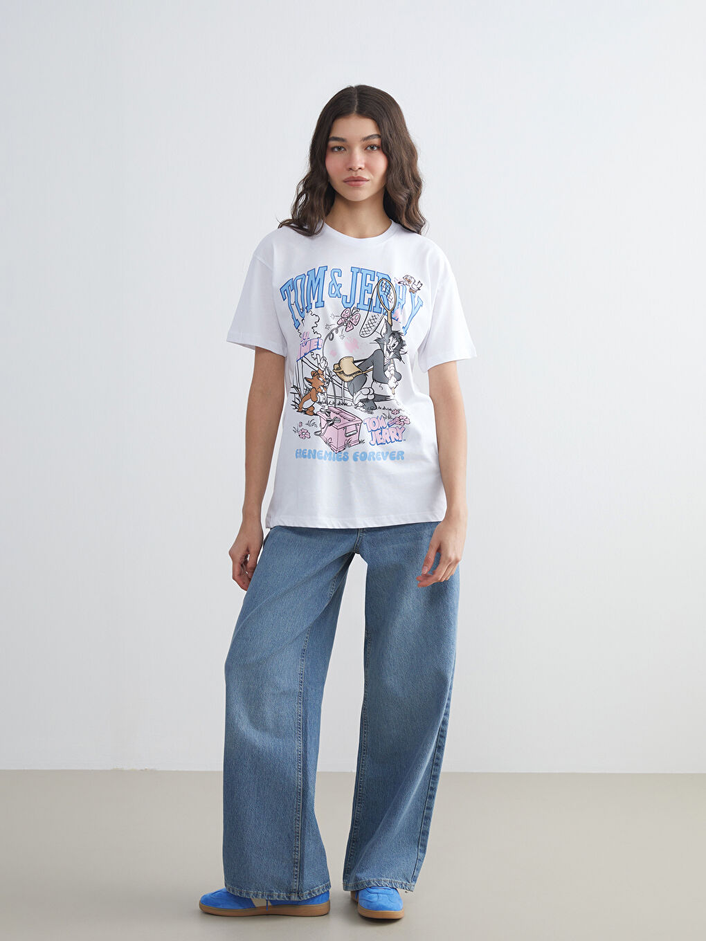 Beyaz Bisiklet Yaka Tom & Jerry Baskılı Kadın Tişört-1