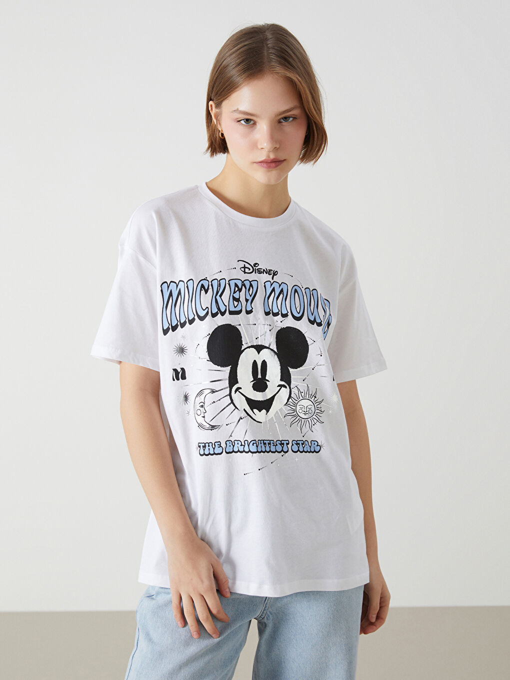 Beyaz Bisiklet Yaka Mickey Mouse Baskılı Kadın Tişört