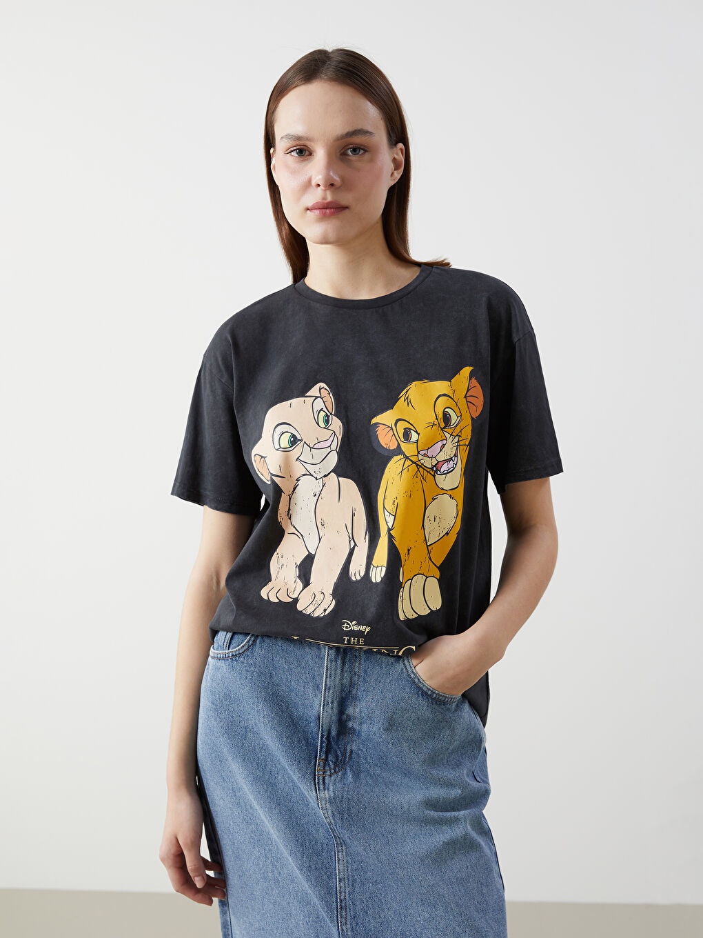 Antrasit Bisiklet Yaka Aslan Kral Baskılı Kadın Tişört