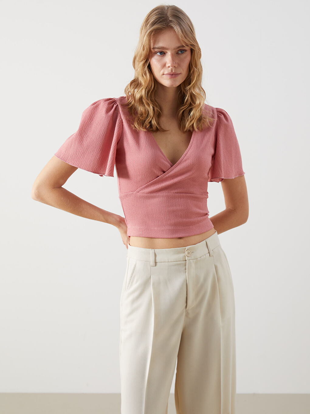 Қос түймелі жағалы әйелдерге арналған блузка