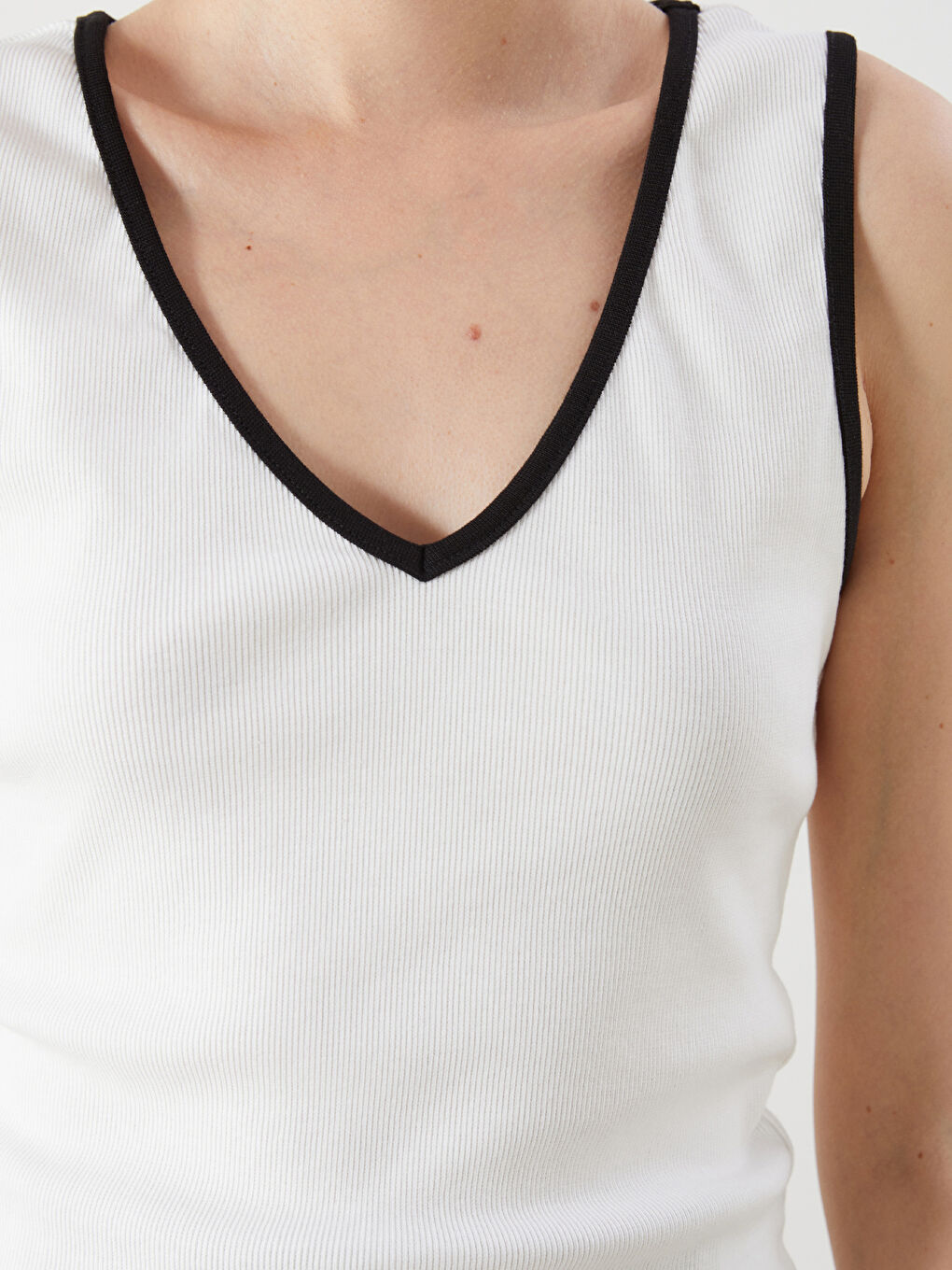 Ekru V Yaka Dokulu Kadın Atlet-2