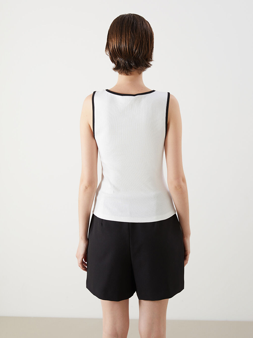 Ekru V Yaka Dokulu Kadın Atlet-3