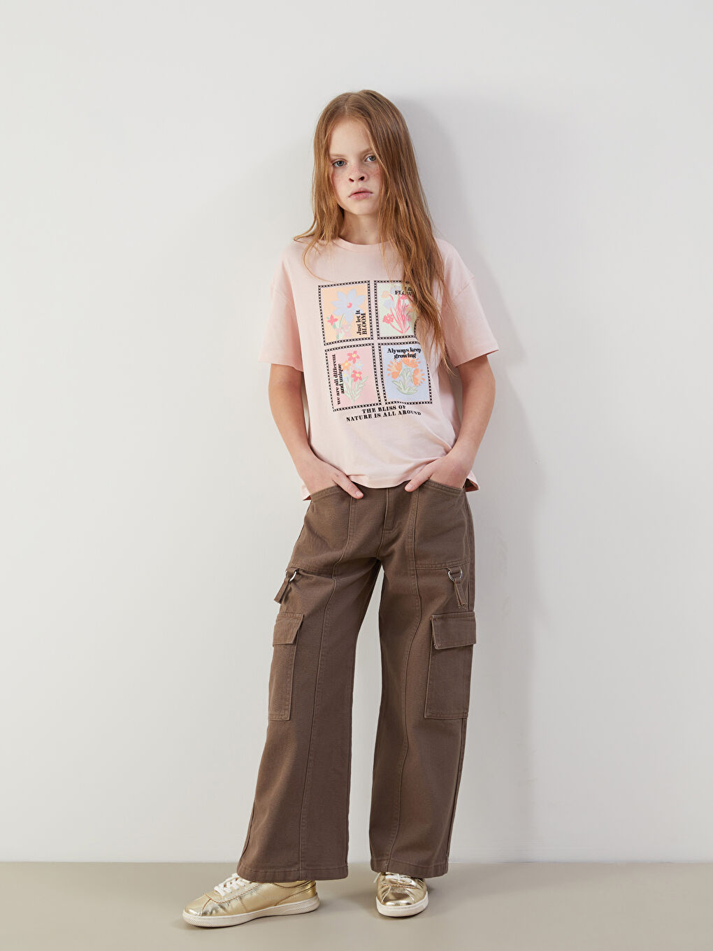 تيشيرت للبنات بنقشة زهرية برقبة دائرية-1