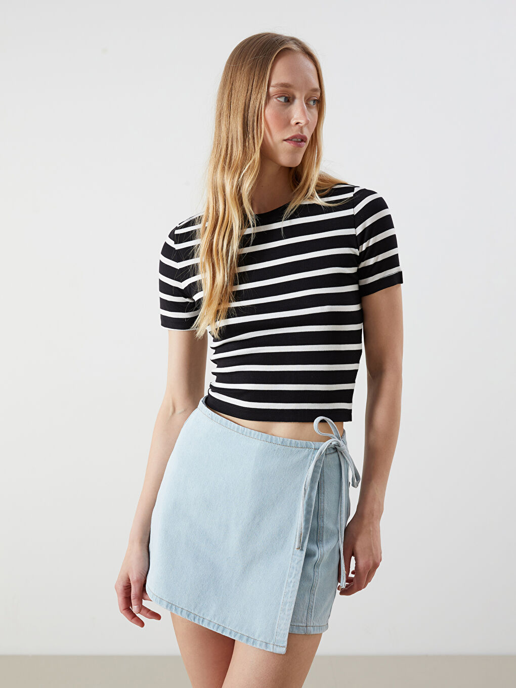 LCWAIKIKI Classic Crew Neck Striped Crop -S5H236Z8-LEG