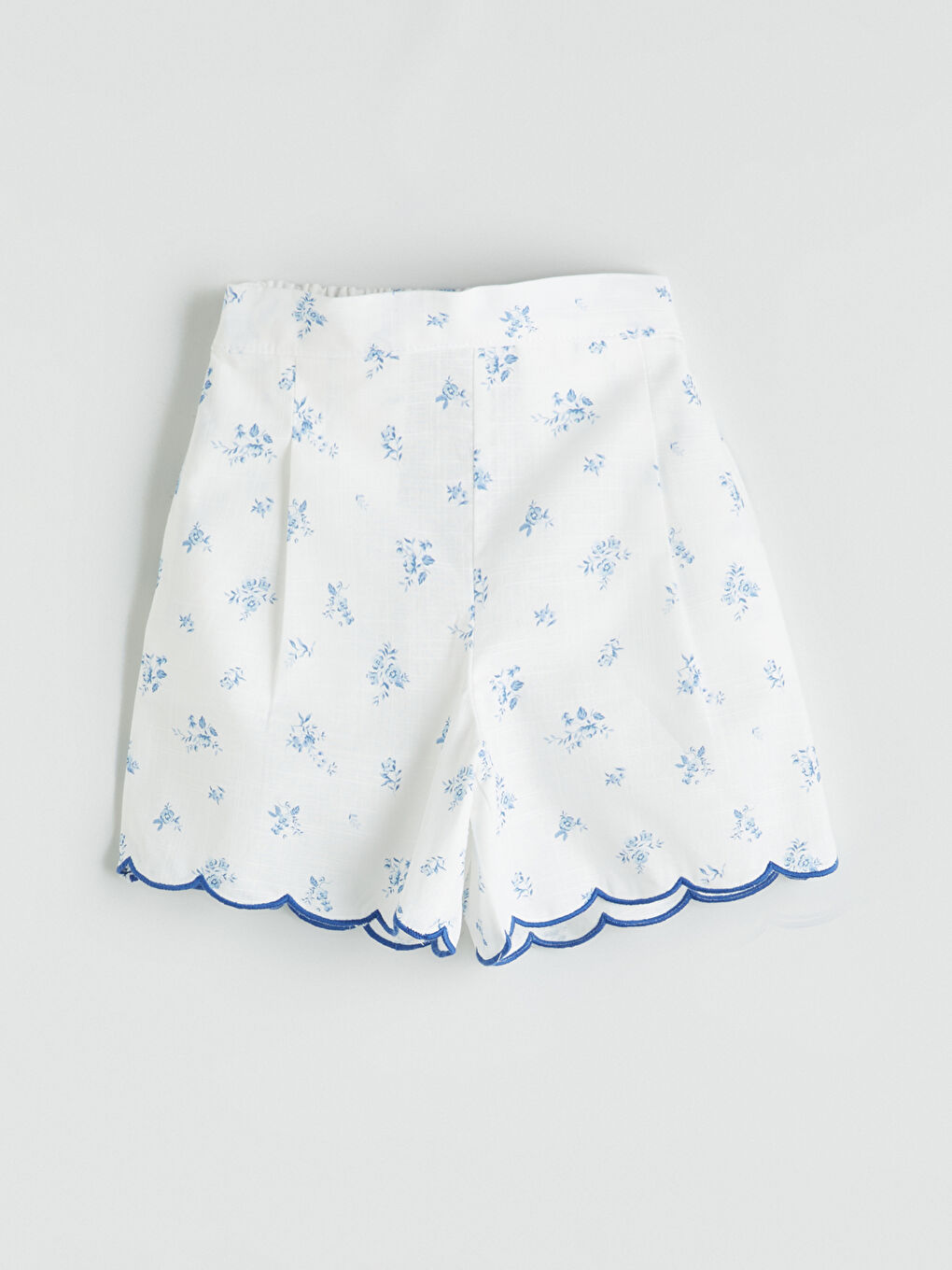 Beyaz Beli Lastikli Çiçekli Kız Çocuk Şort