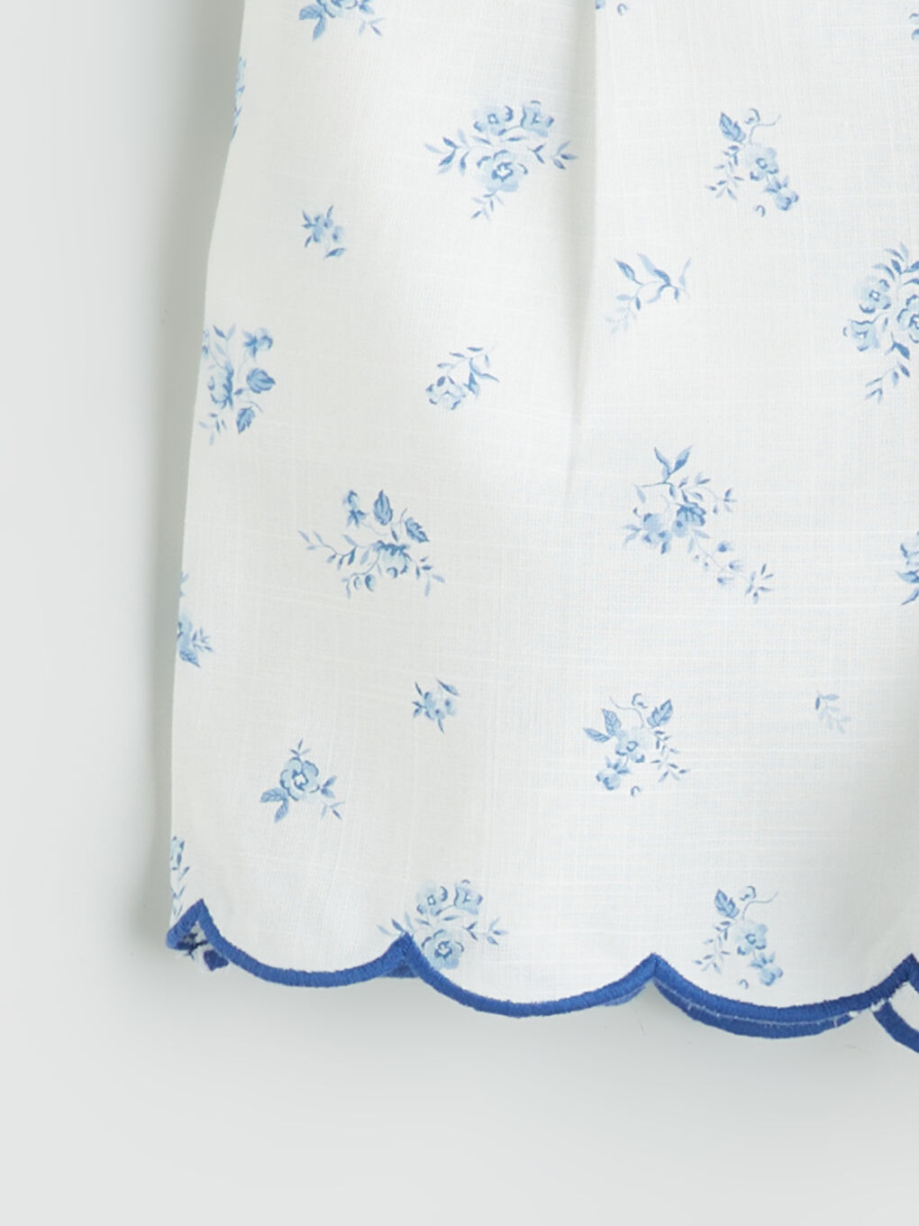 Beyaz Beli Lastikli Çiçekli Kız Çocuk Şort-1