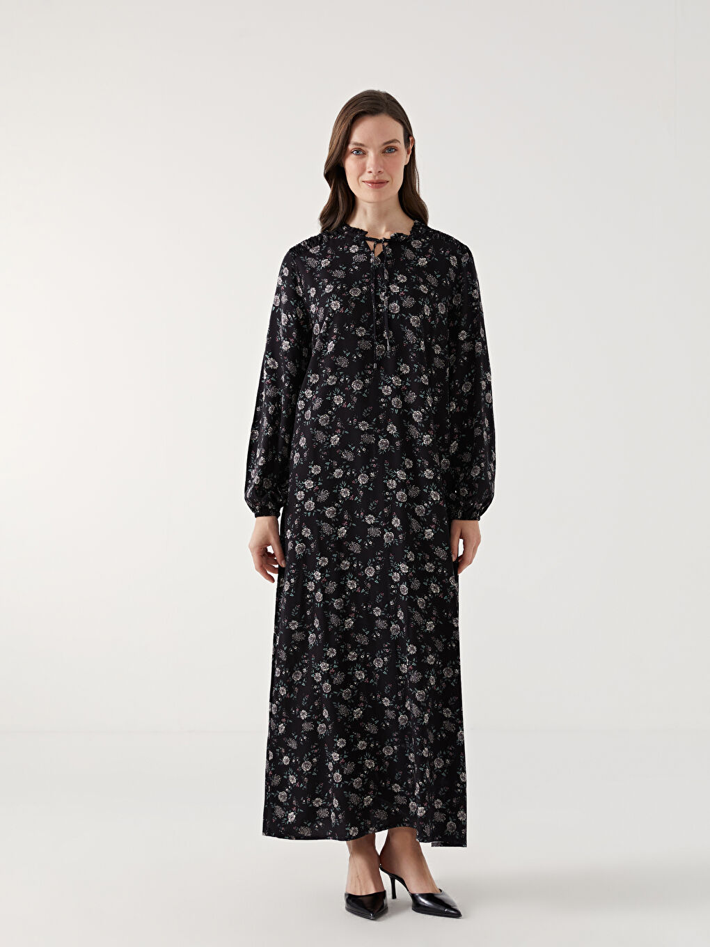 Siyah Bağlamalı Yaka Çiçekli Kadın Elbise