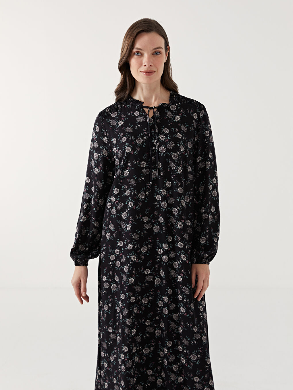 Siyah Bağlamalı Yaka Çiçekli Kadın Elbise-1