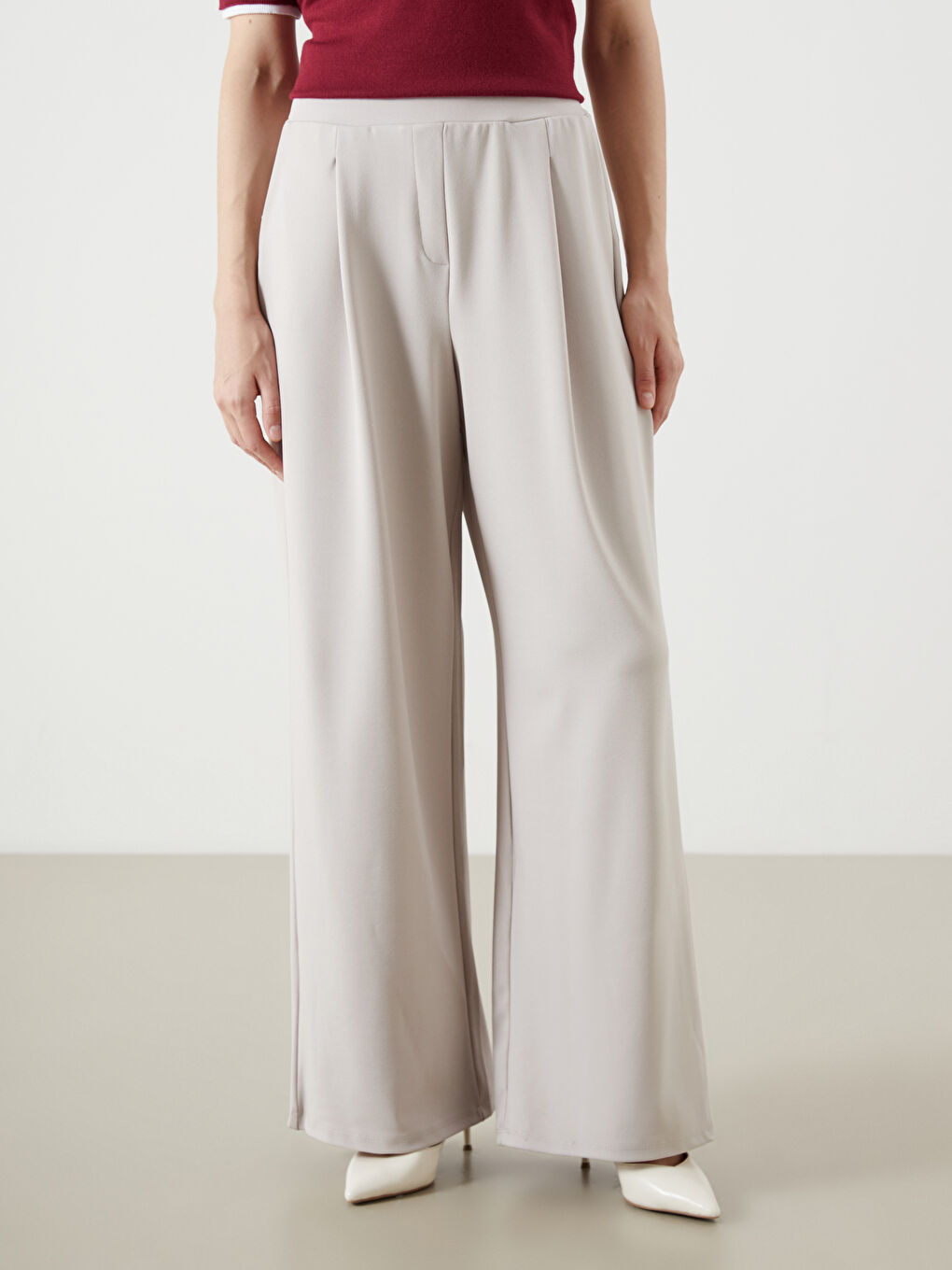 Gri Beli Lastikli Geniş Paça Kadın Pileli Pantolon-1