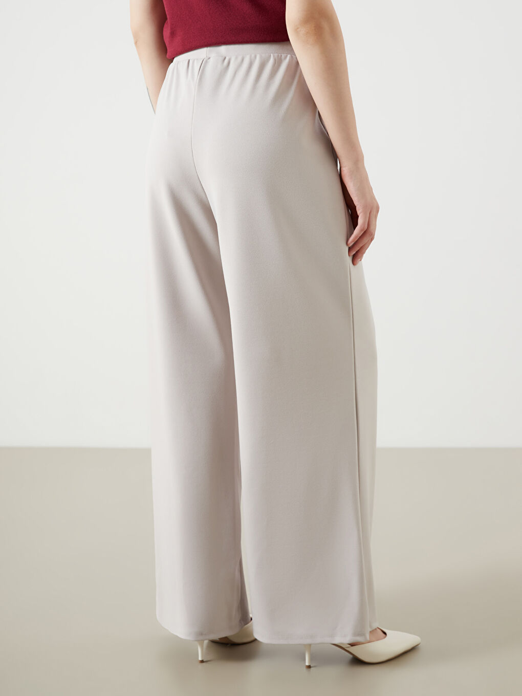 Gri Beli Lastikli Geniş Paça Kadın Pileli Pantolon-3