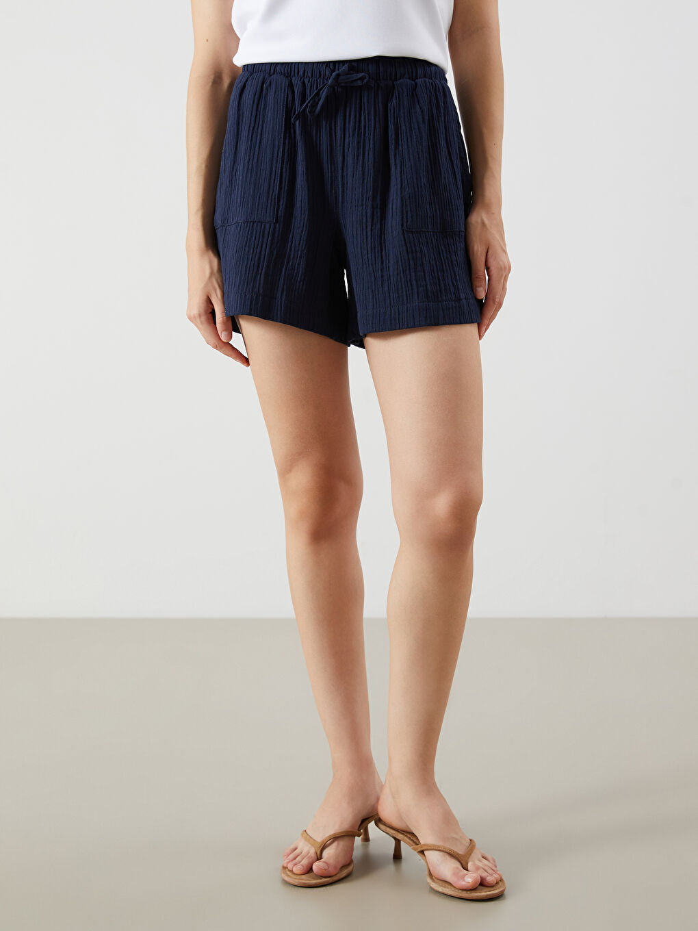 Lacivert Beli Lastikli Dokulu Müslin Kadın Şort-1