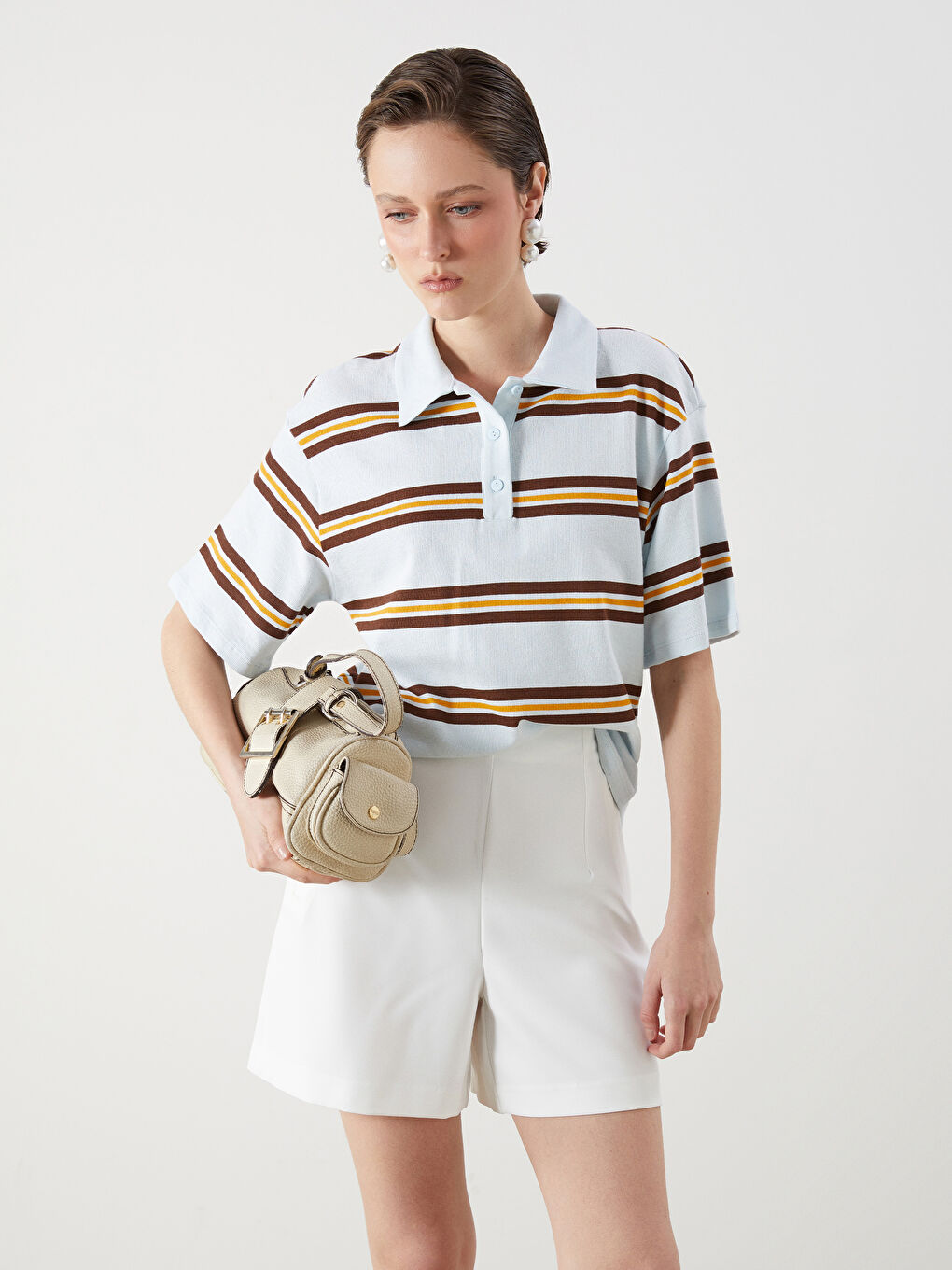 Ekru Beli Fermuarlı Kadın Pileli Şort