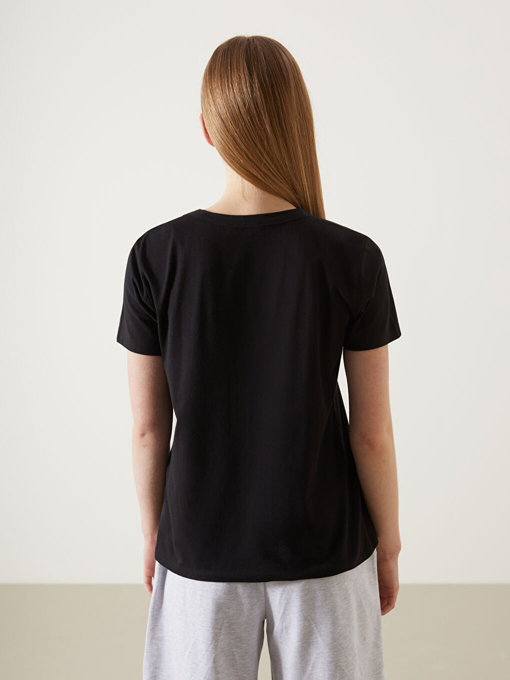 Siyah Bisiklet Yaka Kadın Tişört-3