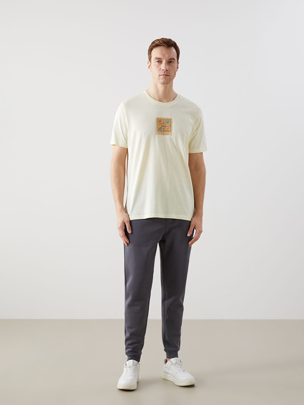 Sarı Bisiklet Yaka Baskılı Erkek Tişört-1