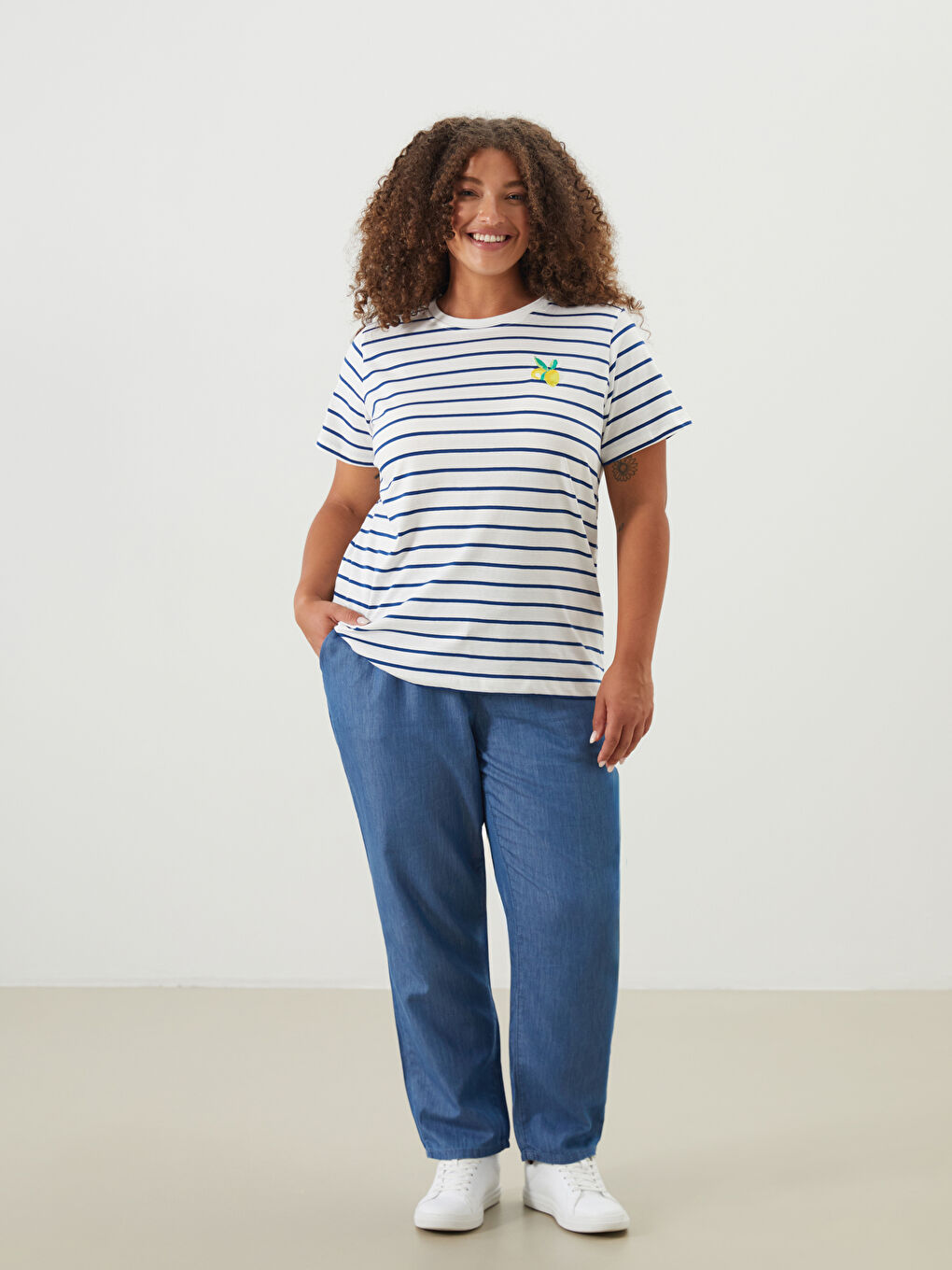 LCW Modest Indigo Beli Lastikli Carrot Fit Kadın Jean Pantolon - 1