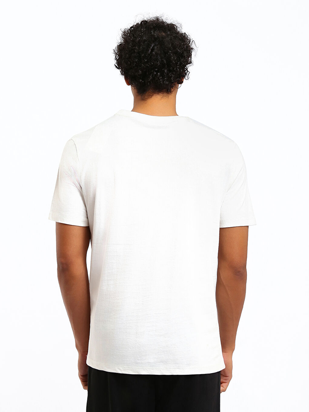 تيشيرت رجالي كم قصير مطبوع بياقة دائرية-4