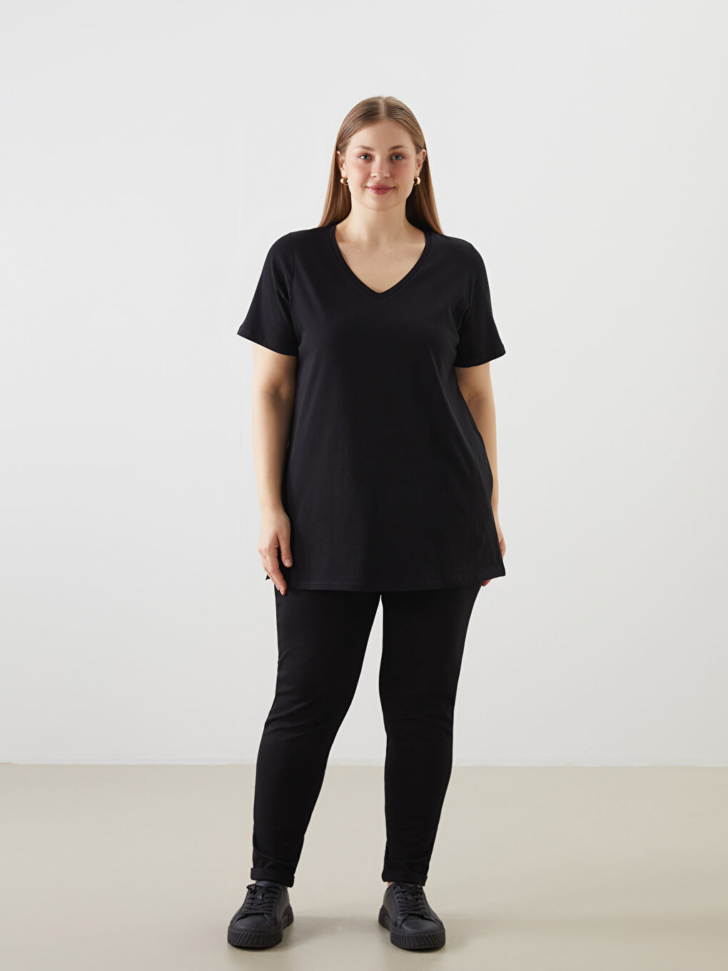 Siyah V Yaka Kadın Tişört-2