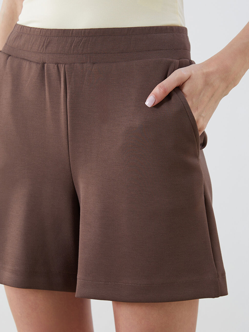 Kahverengi Beli Lastikli Kadın Şort-2