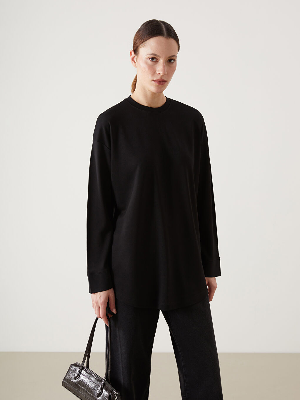 Siyah Bisiklet Yaka Oversize Kadın Sweatshirt Tunik-1