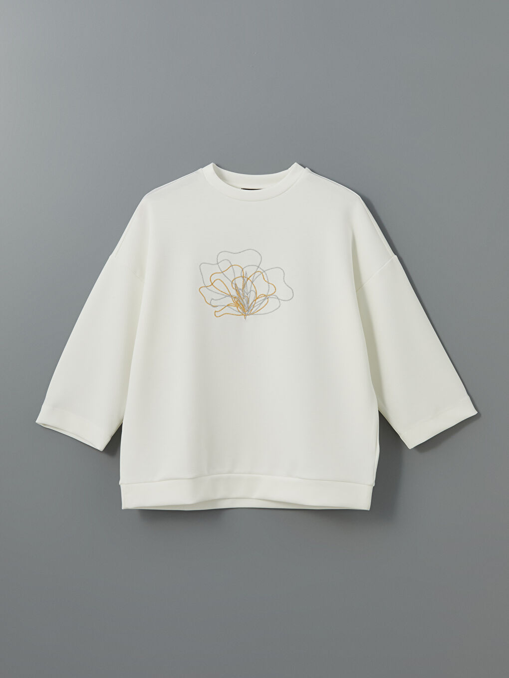 Beyaz Bisiklet Yaka Nakışlı Oversize Kadın Sweatshirt Tunik-4