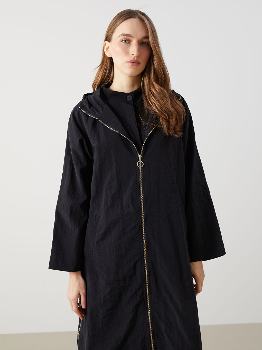 LCWAIKIKI Classic Siyah Kapüşonlu Düz Oversize Kadın Tunik - 1