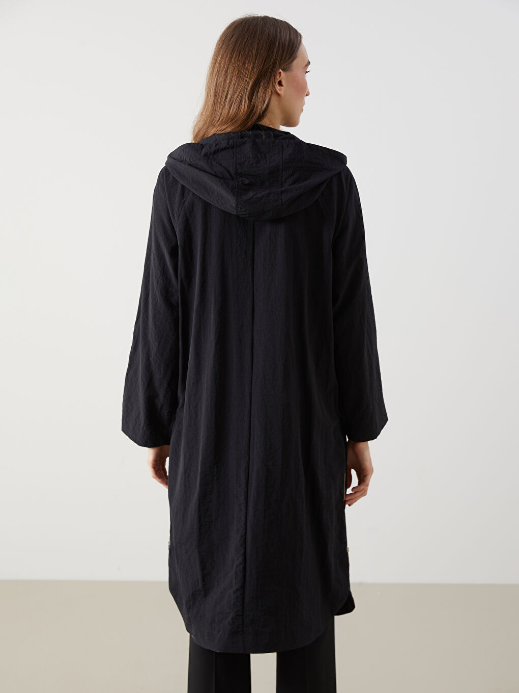 LCWAIKIKI Classic Siyah Kapüşonlu Düz Oversize Kadın Tunik - 4