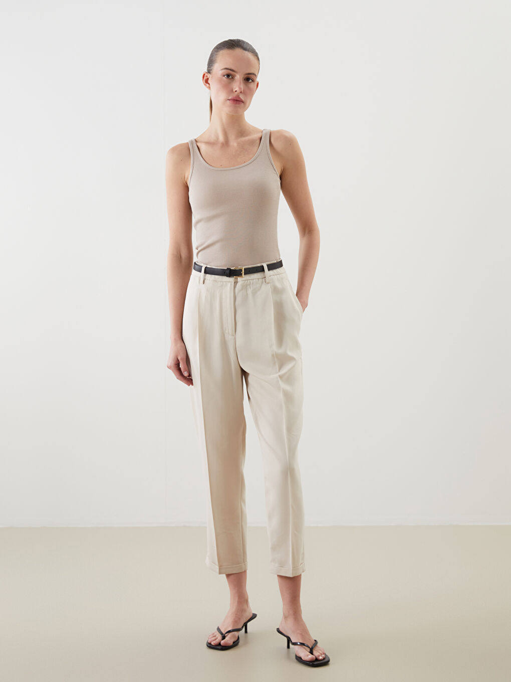 LCWAIKIKI Classic Belted High Waist Loose Fit Women's Trousers -S5HD25Z8-QH3
