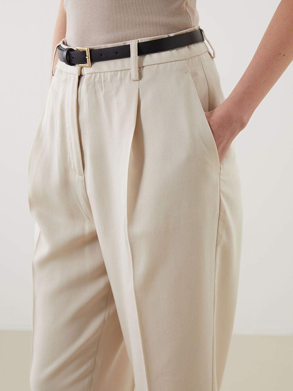 LCWAIKIKI Classic Belted High Waist Loose Fit Women's Trousers -S5HD25Z8-QH3