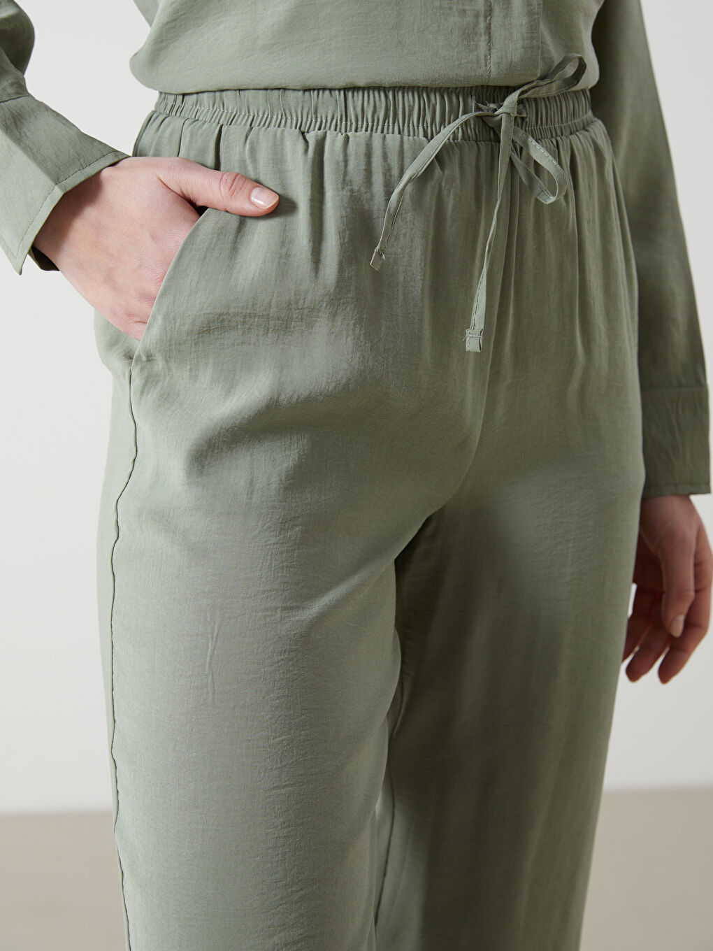 Haki Beli Lastikli Modal Karışımlı Kadın Pantolon-2