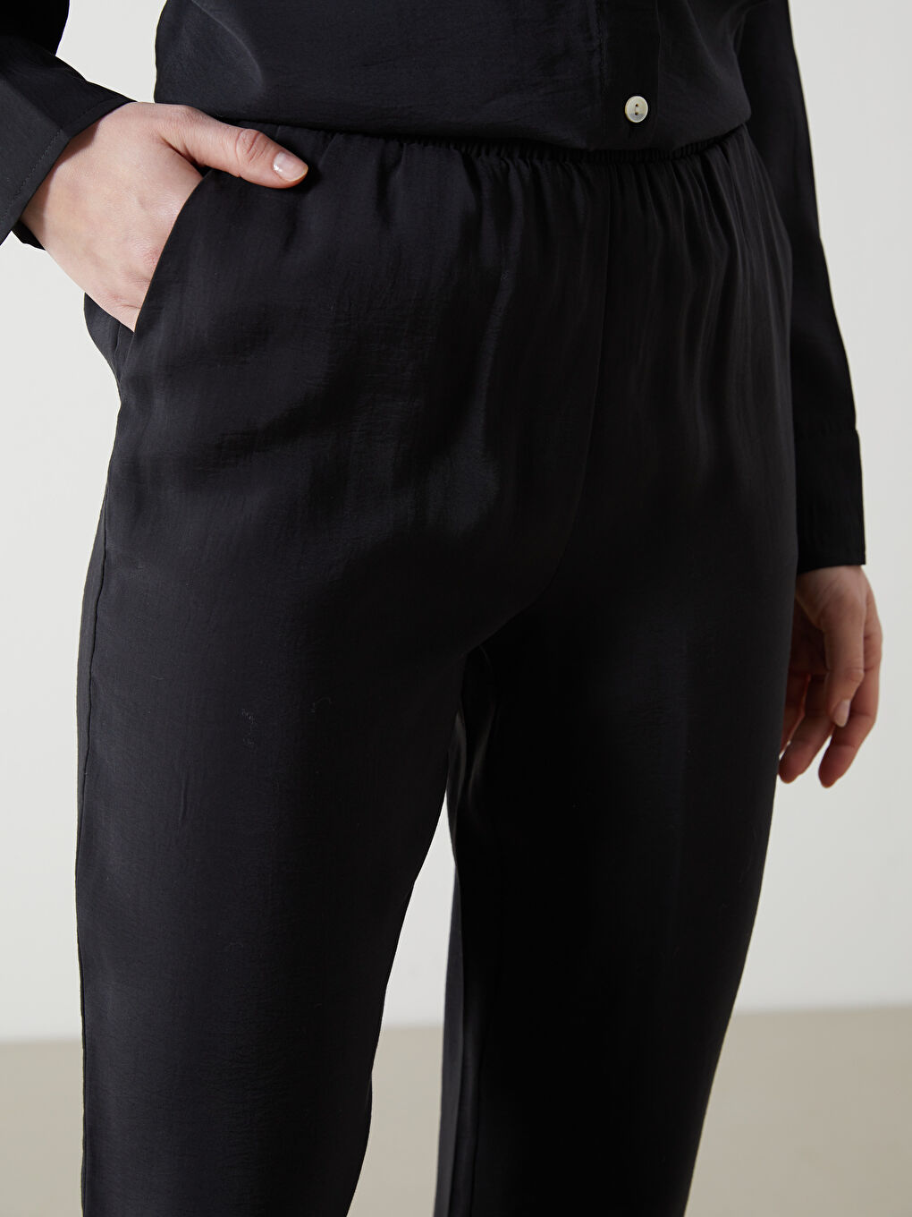 Siyah Beli Lastikli Kadın Pantolon-2