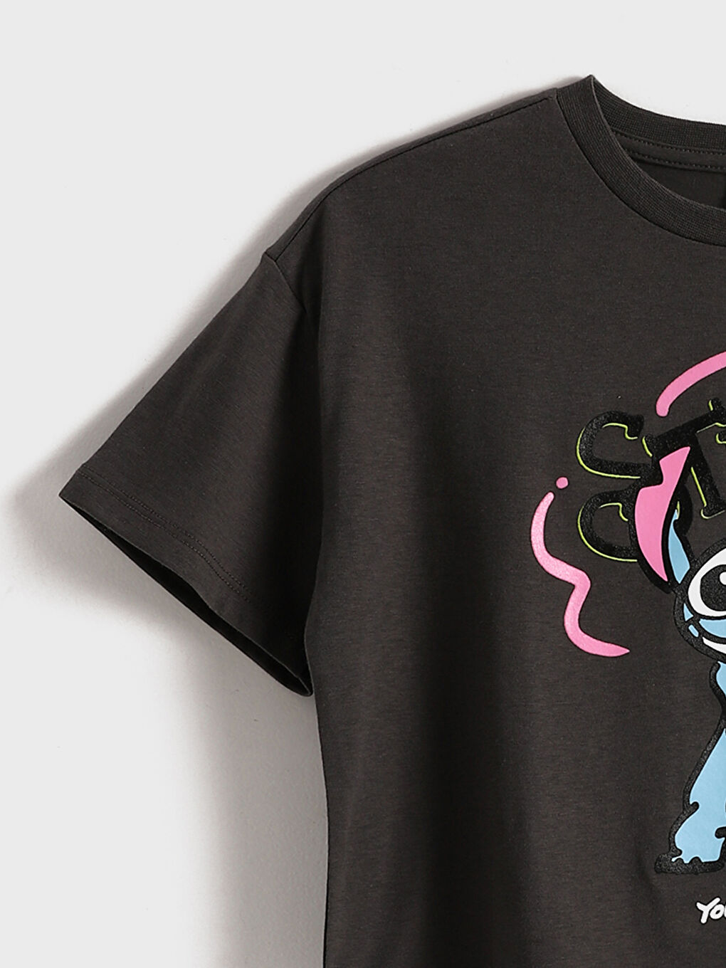 تيشيرت ياقة دائرية مطبوع ستتش للبنات-2