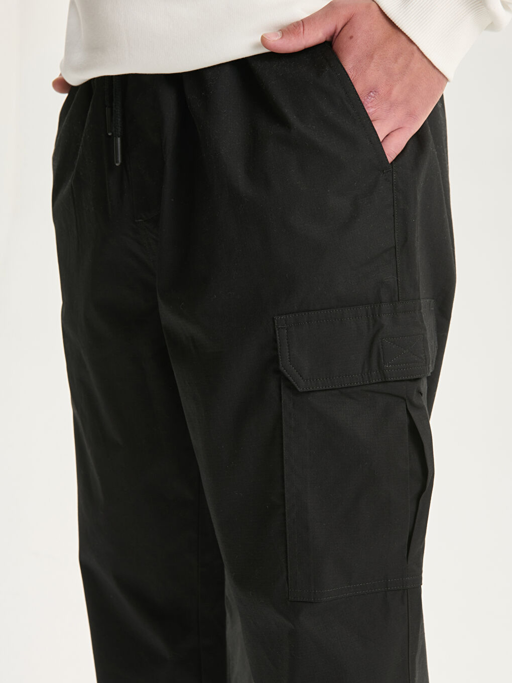Relaxed Fit Men's Cargo Trousers-2