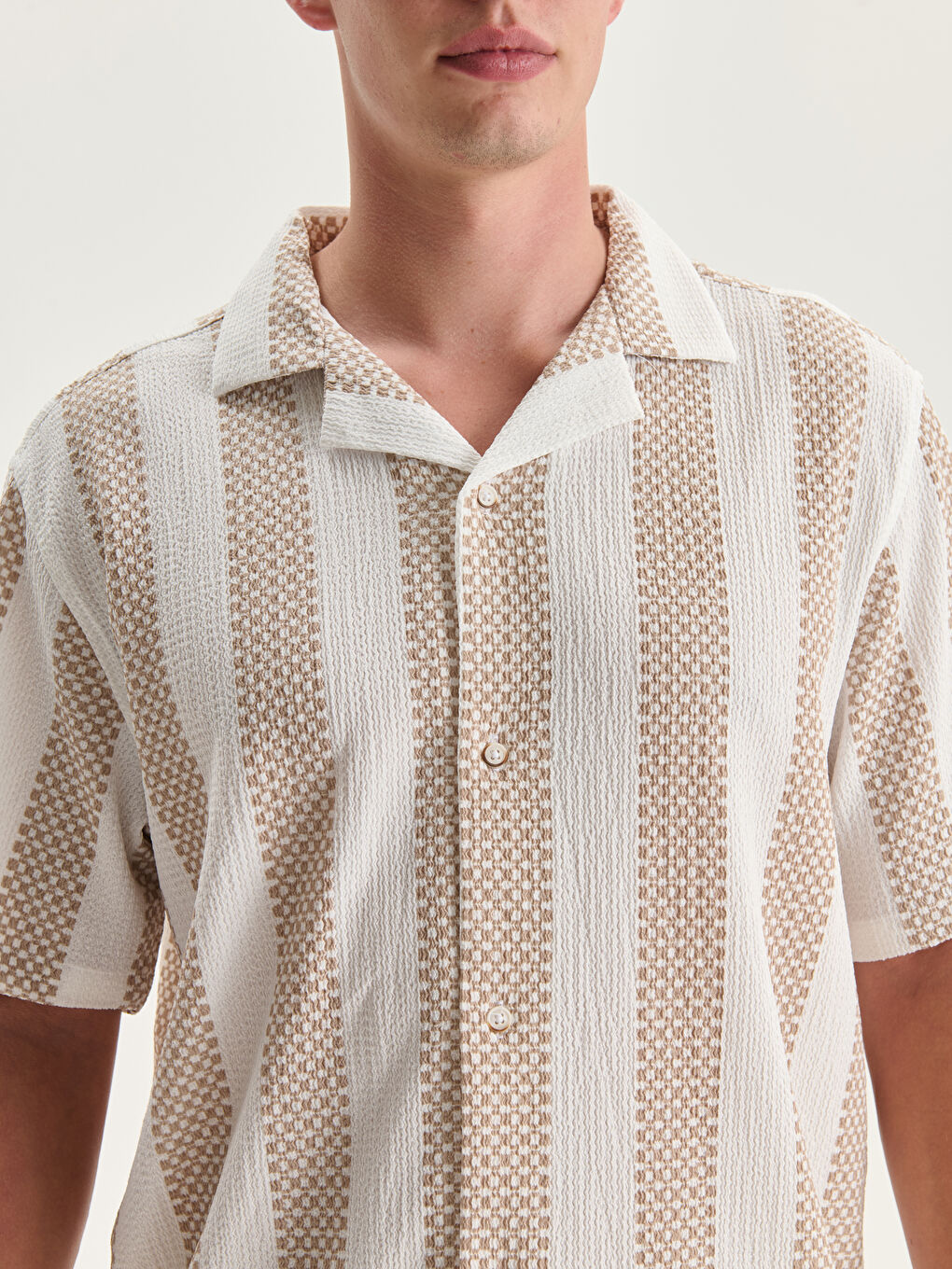 قميص رجالي بأكمام قصيرة وقصة عادية ونقشة-2