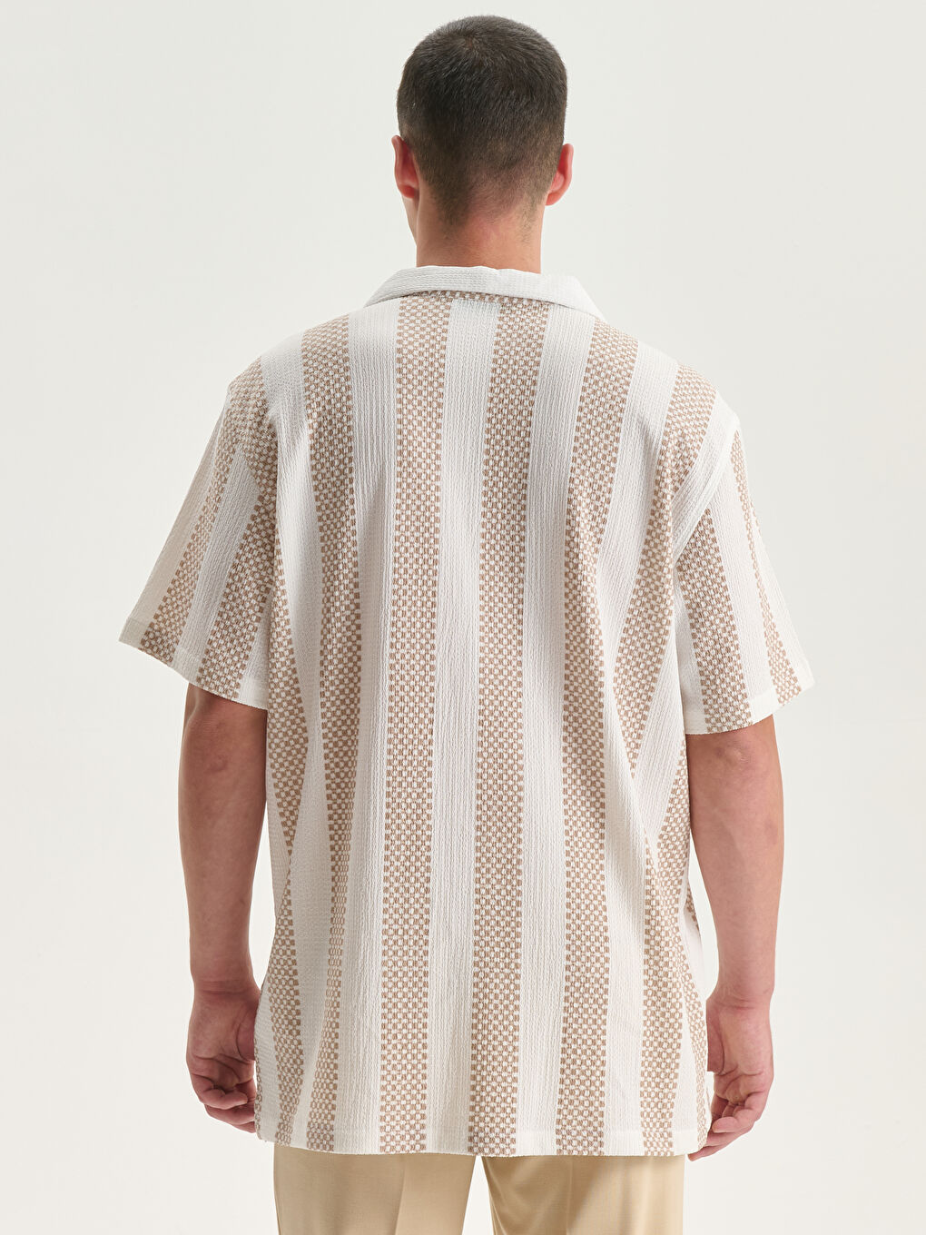 قميص رجالي بأكمام قصيرة وقصة عادية ونقشة-3