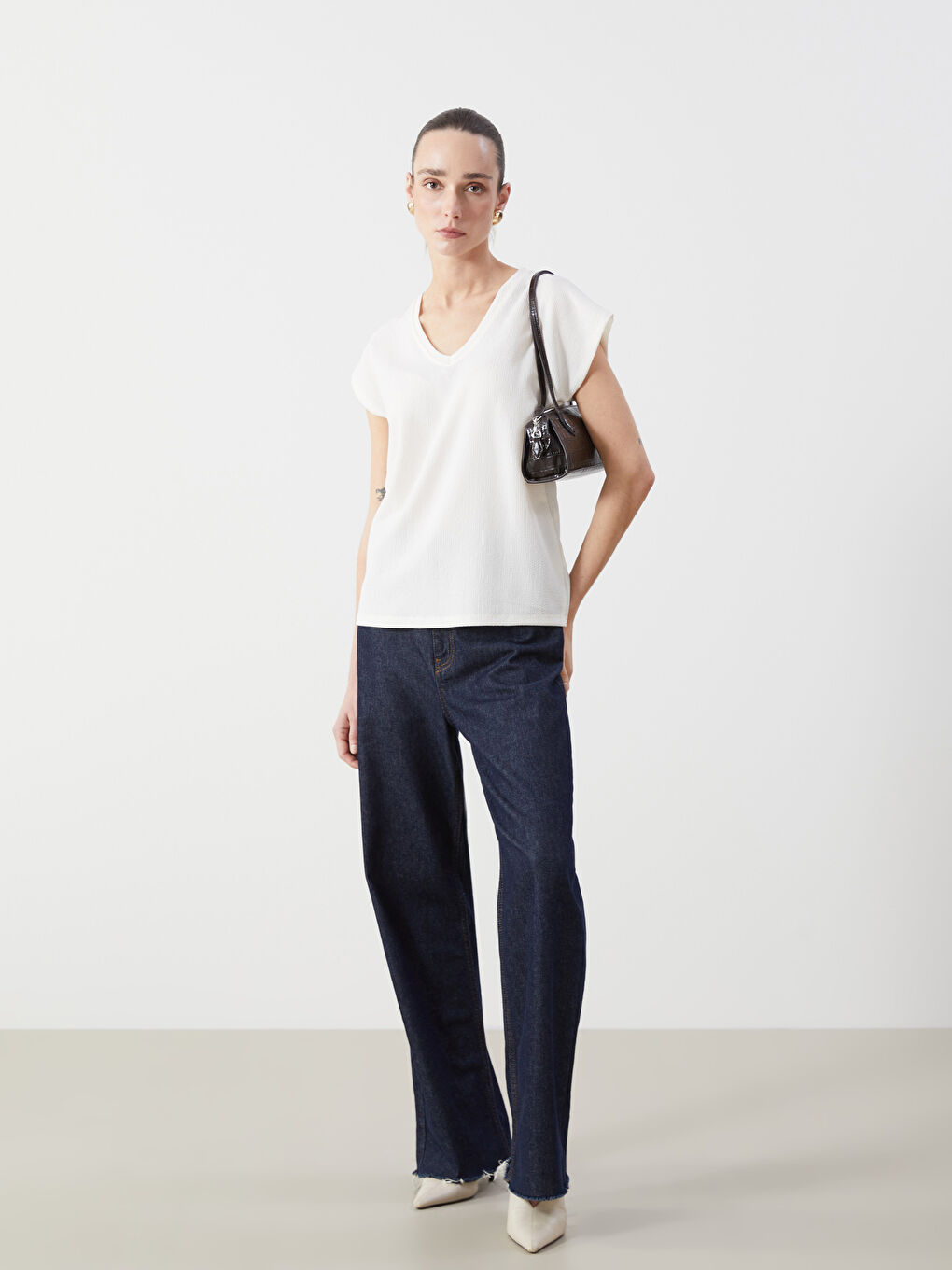 LCWAIKIKI Classic V-Neck Textured Women's T-Shirt -S5HG12Z8-FEW