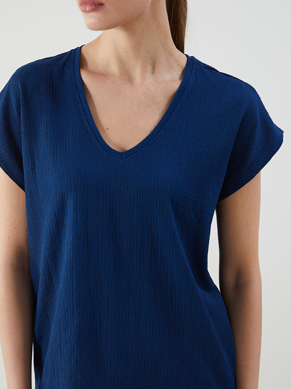 V-Neck Textured Women's T-Shirt -S5HG12Z8-HEU
